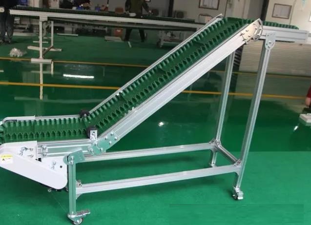 濟(jì)寧Z型裙邊皮帶輸送機(jī)